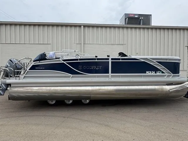 The Image of Godfrey MC 235 SFL TT 2024 - 1