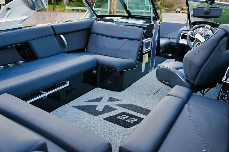 Slide: The Image of MasterCraft XT22 2019 - 12