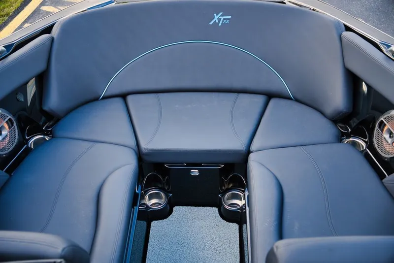 Slide: The Image of MasterCraft XT22 2019 - 14