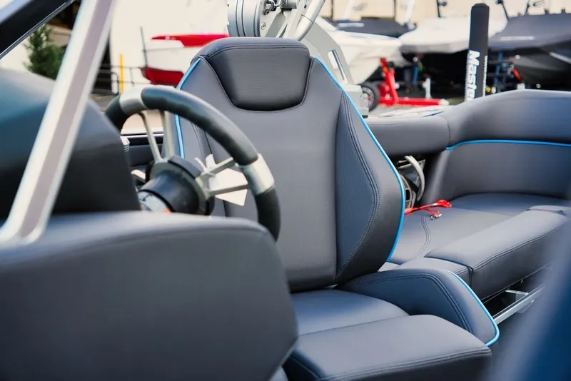 Slide: The Image of MasterCraft XT22 2019 - 16