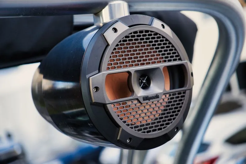 Slide: The Image of MasterCraft XT22 2019 - 18