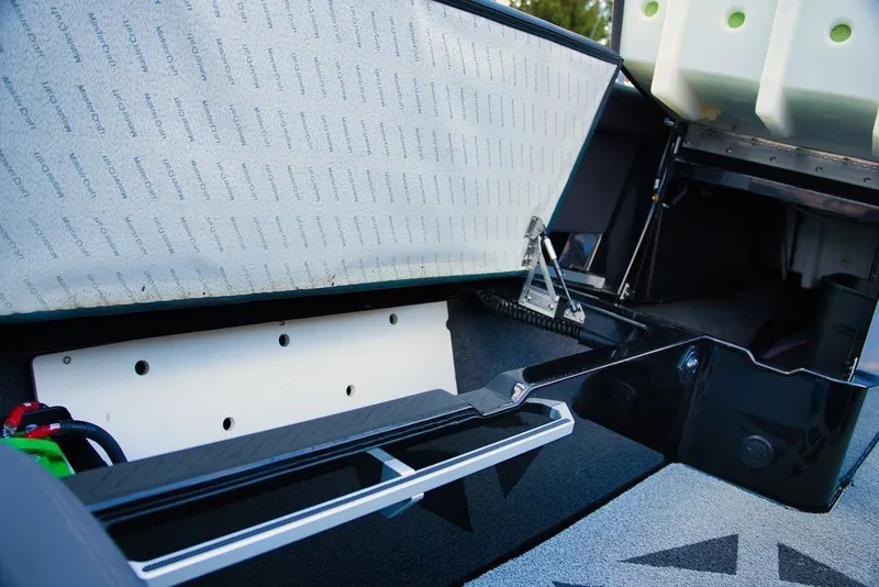 Slide: The Image of MasterCraft XT22 2019 - 19