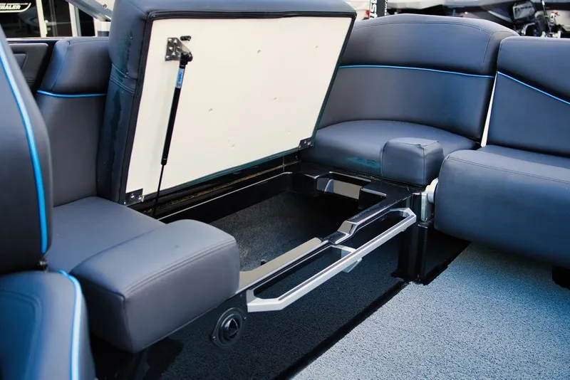 Slide: The Image of MasterCraft XT22 2019 - 20