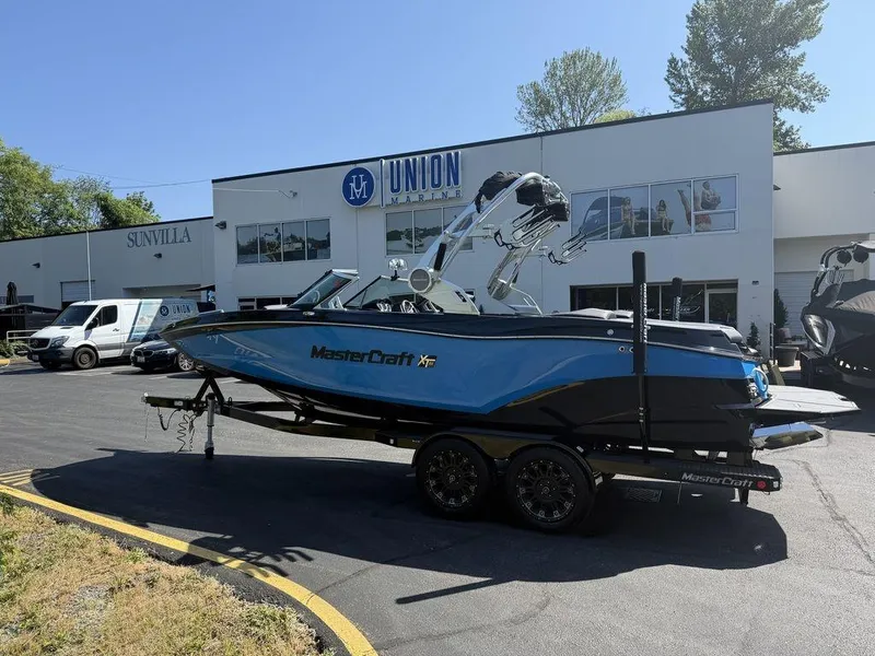 Slide: The Image of MasterCraft XT22 2019 - 3