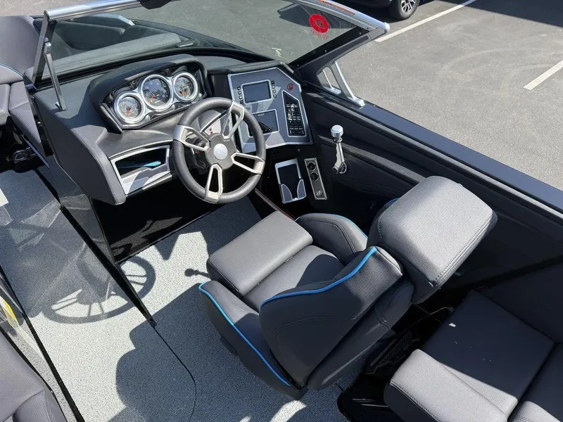 Slide: The Image of MasterCraft XT22 2019 - 5