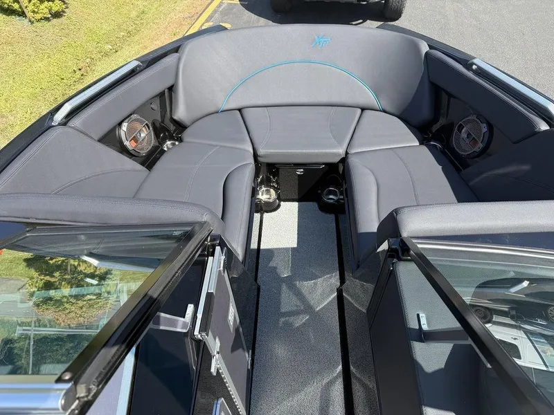 Slide: The Image of MasterCraft XT22 2019 - 6