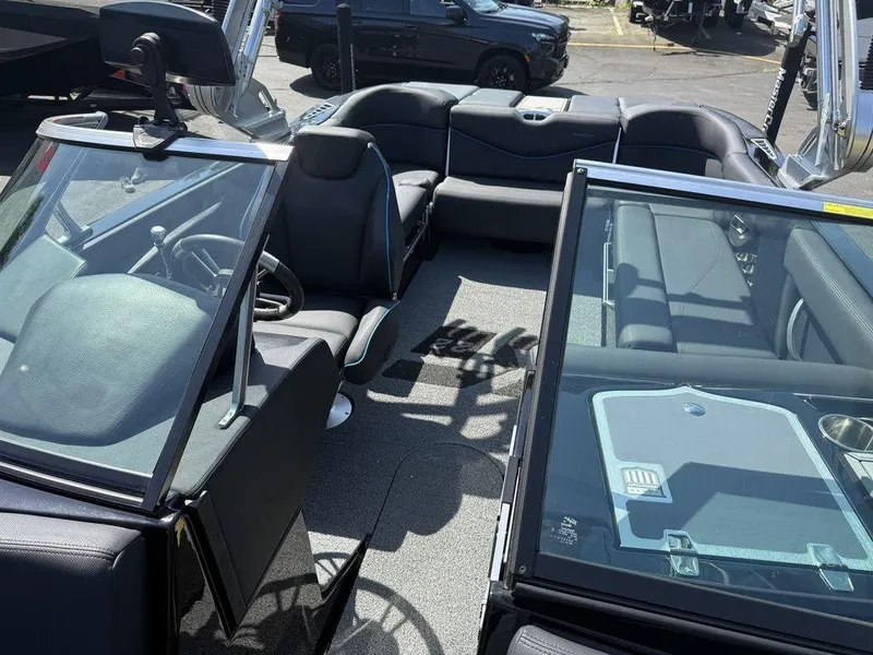 Slide: The Image of MasterCraft XT22 2019 - 8