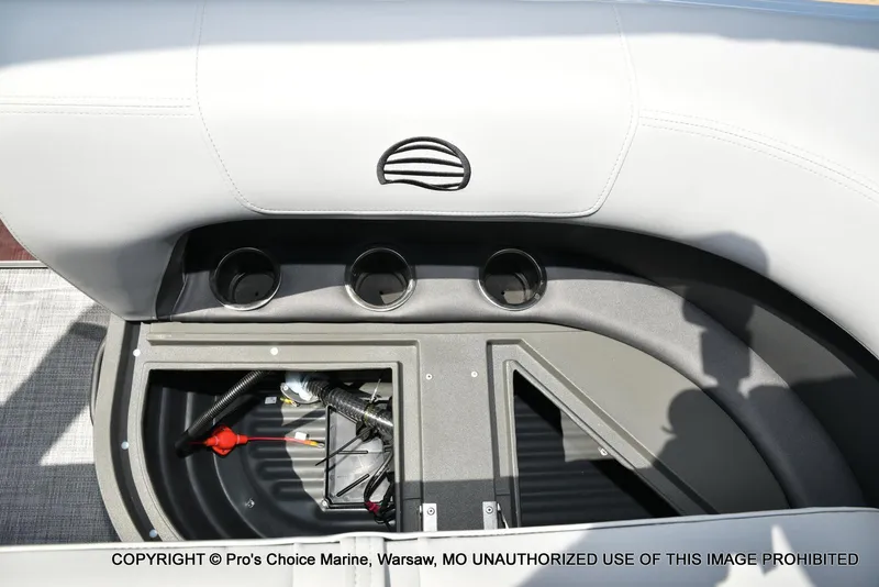 Slide: The Image of Sun Tracker Party Barge 16 2026 - 39