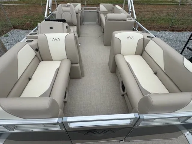 Slide: The Image of Avalon Venture 19 Quad Lounger 2025 - 3