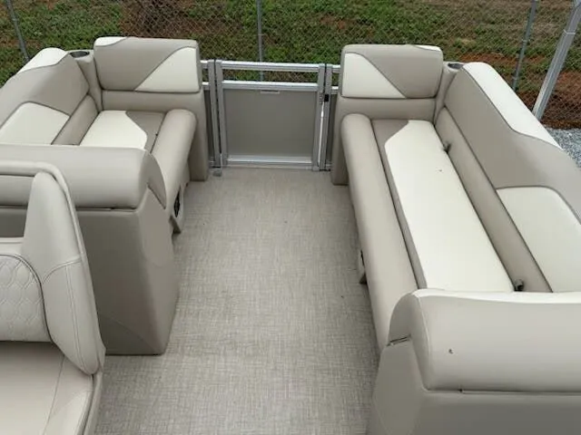 Slide: The Image of Avalon Venture 19 Quad Lounger 2025 - 4