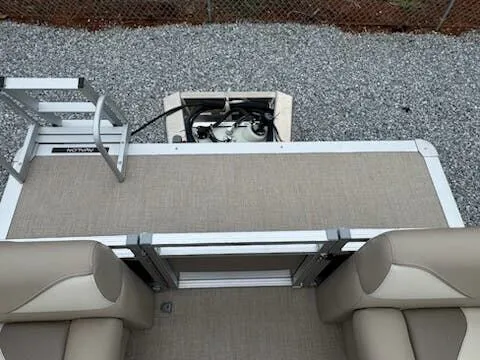 Slide: The Image of Avalon Venture 19 Quad Lounger 2025 - 6