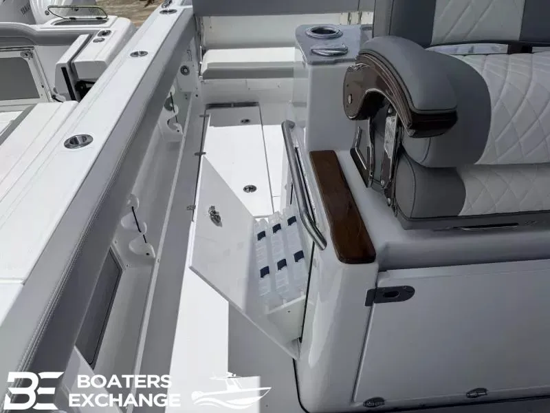 Slide: The Image of Everglades 315 Center Console 2026 - 10