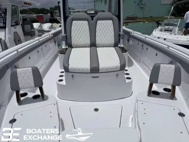 Slide: The Image of Everglades 315 Center Console 2026 - 13