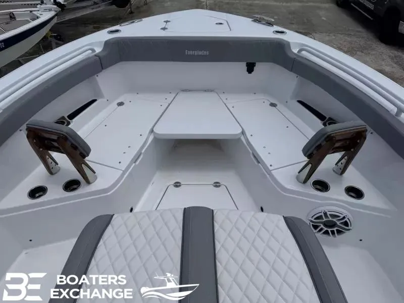 Slide: The Image of Everglades 315 Center Console 2026 - 14