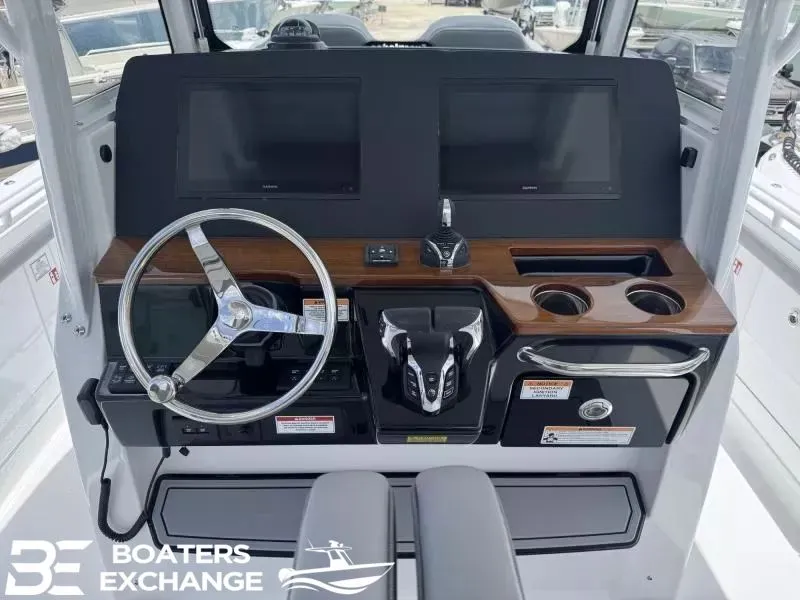 Slide: The Image of Everglades 315 Center Console 2026 - 9