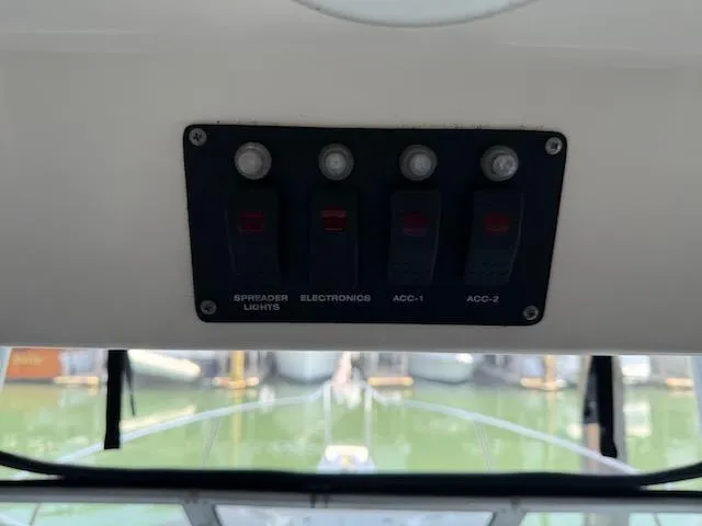 Slide: The Image of Boston Whaler 305 Conquest 2005 - 30