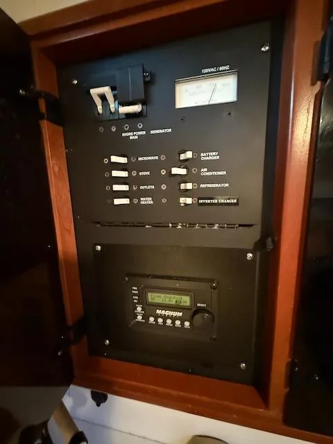 Slide: The Image of Boston Whaler 305 Conquest 2005 - 35