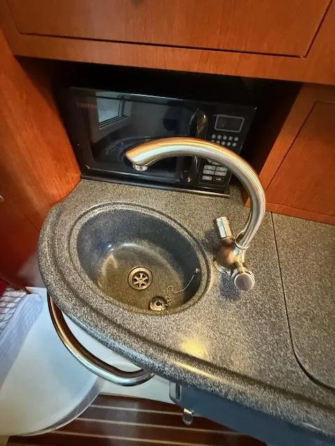 Slide: The Image of Boston Whaler 305 Conquest 2005 - 42