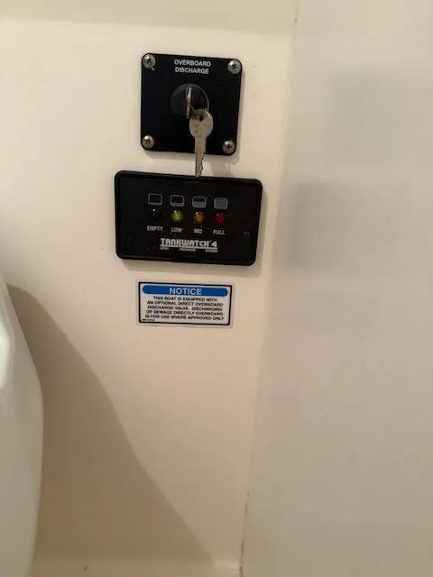 Slide: The Image of Boston Whaler 305 Conquest 2005 - 46