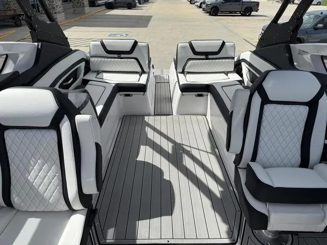 Slide: The Image of Yamaha 275SE 2025 - 3