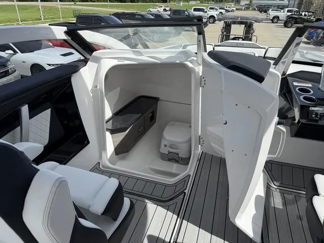 Slide: The Image of Yamaha 275SE 2025 - 6