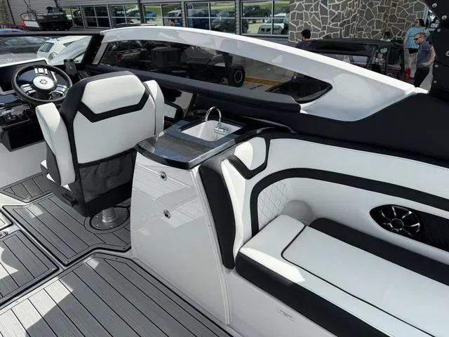 Slide: The Image of Yamaha 275SE 2025 - 7