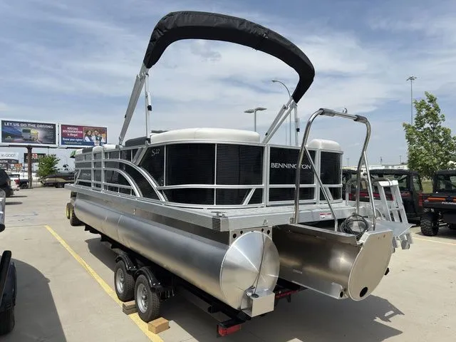 Slide: The Image of Bennington 22SSR SPS Snap Tritoon Pontoon 2026 - 12