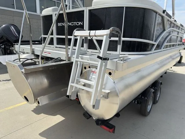 Slide: The Image of Bennington 22SSR SPS Snap Tritoon Pontoon 2026 - 13