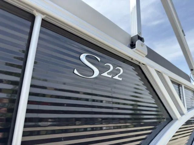 Slide: The Image of Bennington 22SSR SPS Snap Tritoon Pontoon 2026 - 14