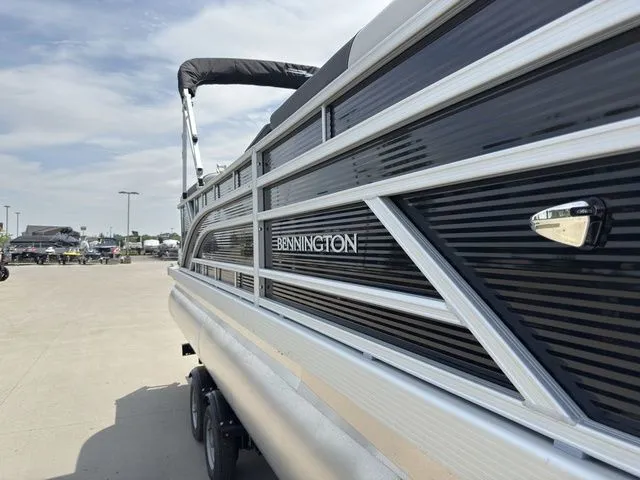 Slide: The Image of Bennington 22SSR SPS Snap Tritoon Pontoon 2026 - 16