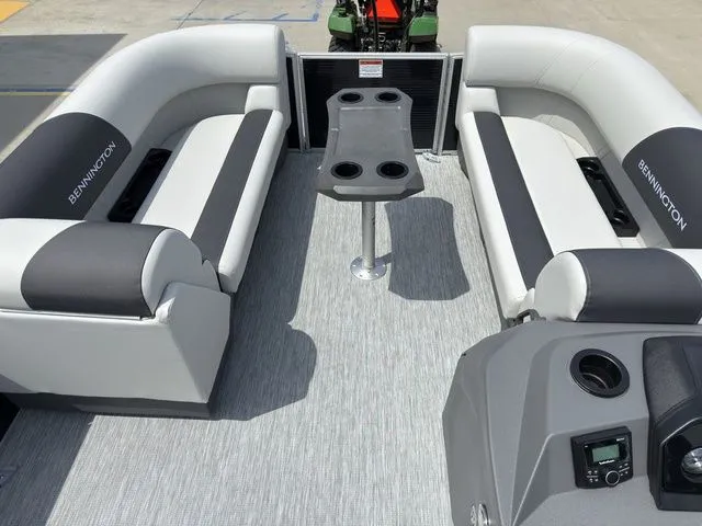 Slide: The Image of Bennington 22SSR SPS Snap Tritoon Pontoon 2026 - 18