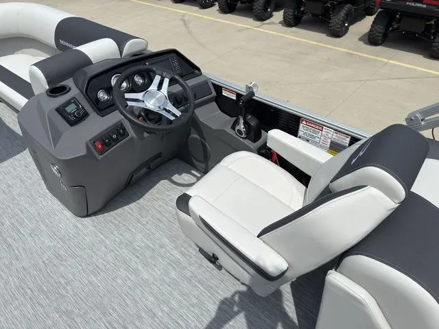 Slide: The Image of Bennington 22SSR SPS Snap Tritoon Pontoon 2026 - 19