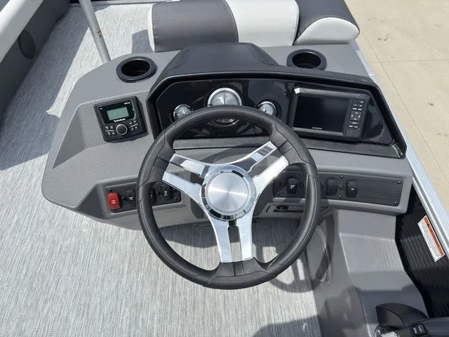 Slide: The Image of Bennington 22SSR SPS Snap Tritoon Pontoon 2026 - 20