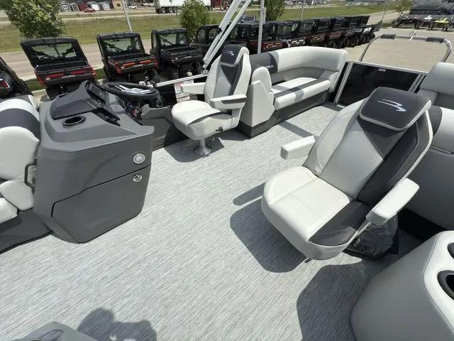 Slide: The Image of Bennington 22SSR SPS Snap Tritoon Pontoon 2026 - 21