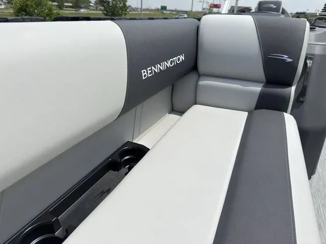 Slide: The Image of Bennington 22SSR SPS Snap Tritoon Pontoon 2026 - 24