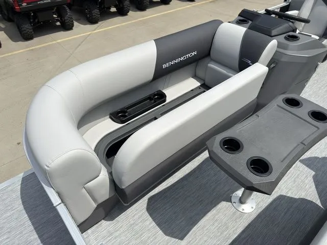 Slide: The Image of Bennington 22SSR SPS Snap Tritoon Pontoon 2026 - 29