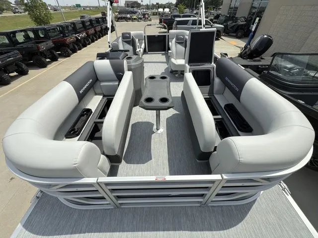 Slide: The Image of Bennington 22SSR SPS Snap Tritoon Pontoon 2026 - 30