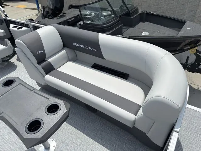 Slide: The Image of Bennington 22SSR SPS Snap Tritoon Pontoon 2026 - 31