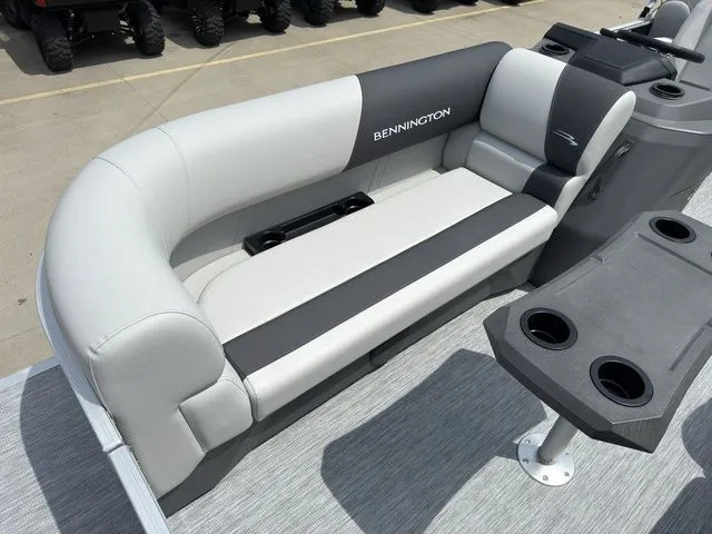 Slide: The Image of Bennington 22SSR SPS Snap Tritoon Pontoon 2026 - 32