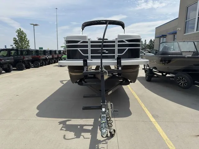 Slide: The Image of Bennington 22SSR SPS Snap Tritoon Pontoon 2026 - 34
