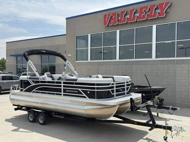 Slide: The Image of Bennington 22SSR SPS Snap Tritoon Pontoon 2026 - 35