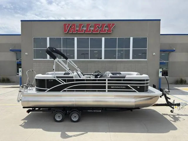 Slide: The Image of Bennington 22SSR SPS Snap Tritoon Pontoon 2026 - 37