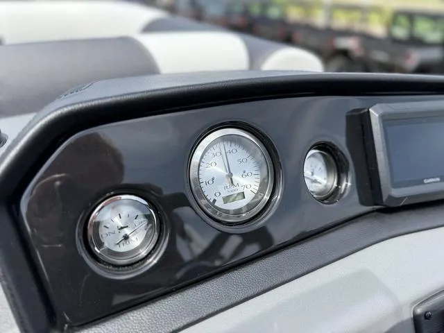 Slide: The Image of Bennington 22SSR SPS Snap Tritoon Pontoon 2026 - 38