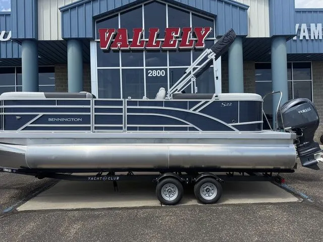 Slide: The Image of Bennington 22SSR SPS Snap Tritoon Pontoon 2026 - 39