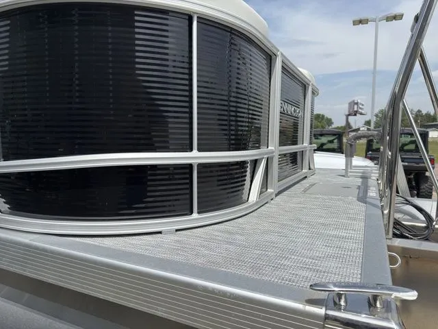 Slide: The Image of Bennington 22SSR SPS Snap Tritoon Pontoon 2026 - 4
