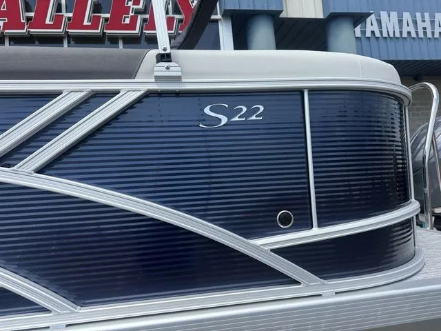 Slide: The Image of Bennington 22SSR SPS Snap Tritoon Pontoon 2026 - 41