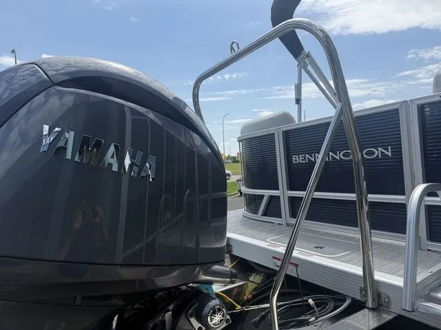 Slide: The Image of Bennington 22SSR SPS Snap Tritoon Pontoon 2026 - 43