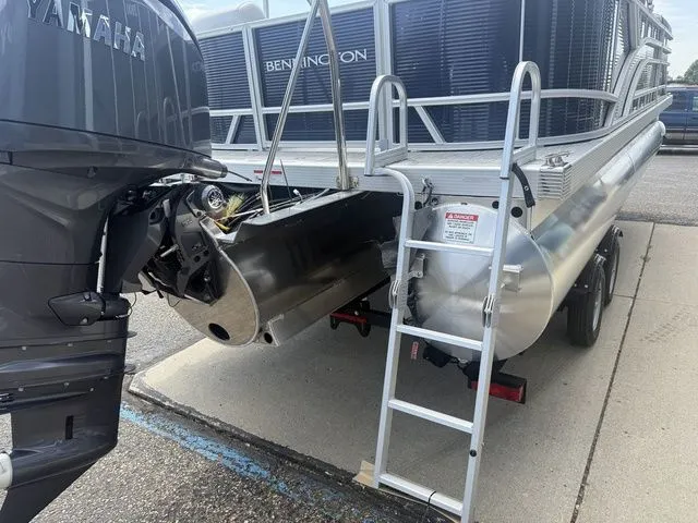Slide: The Image of Bennington 22SSR SPS Snap Tritoon Pontoon 2026 - 45