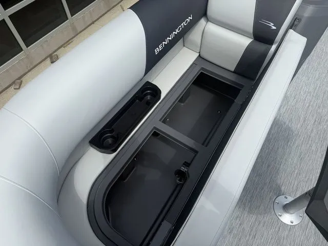 Slide: The Image of Bennington 22SSR SPS Snap Tritoon Pontoon 2026 - 49