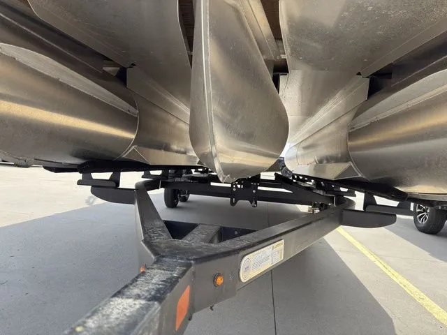 Slide: The Image of Bennington 22SSR SPS Snap Tritoon Pontoon 2026 - 5